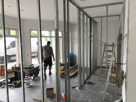 Neue Trockenwände rein.